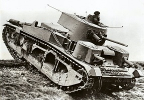 Stredný tank Mk III. Líši sa svojimi viacerými otočnými vežami.